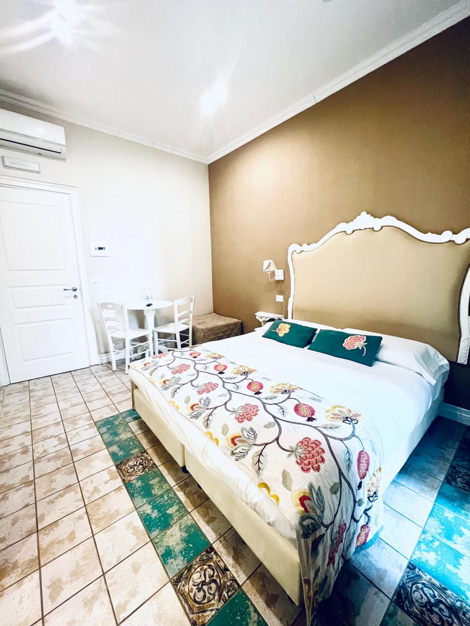 Miluar Relais - - Vanvitelli * Napels