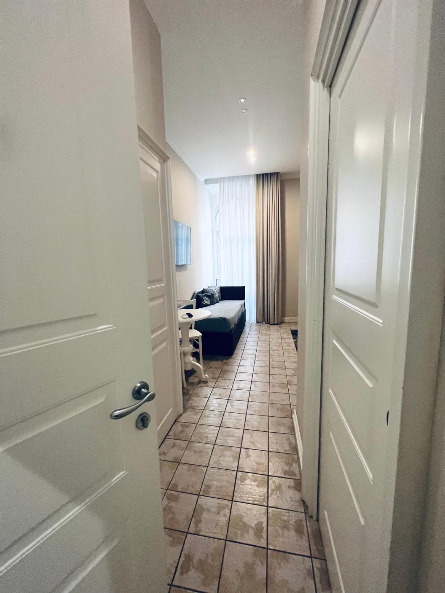 Miluar Relais - - Vanvitelli * Napels